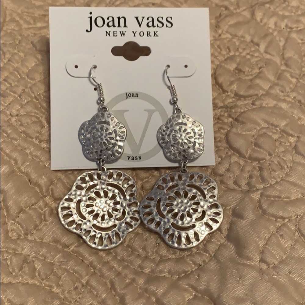 Joan Vas’s earrings